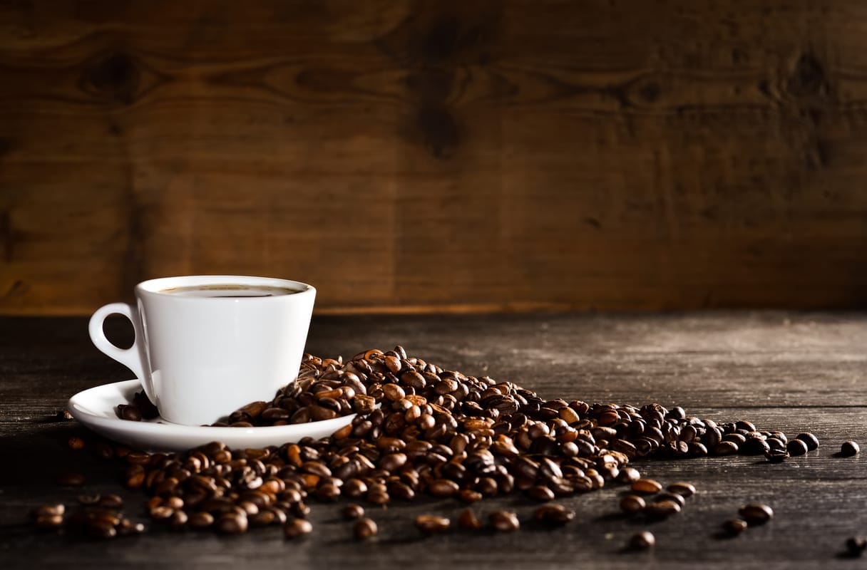 De pe plantație direct în cană: procesul de transformare al boabelor de cafea