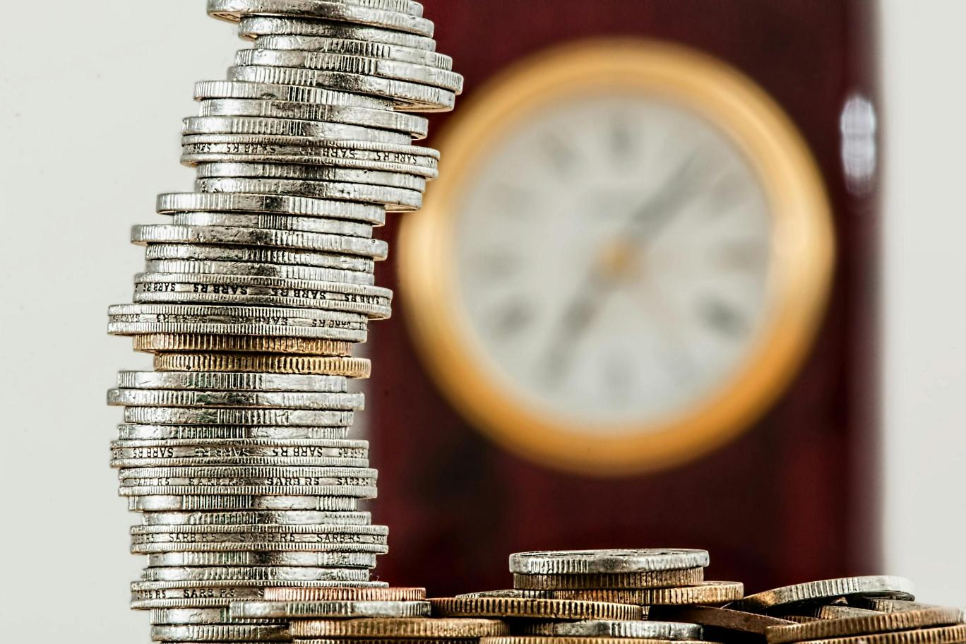 Ce faci când te copleșesc datoriile firmei tale? Top 3 soluții inteligente