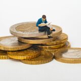 Photo avoiding financial pitfalls