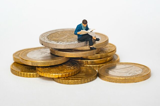 Photo avoiding financial pitfalls