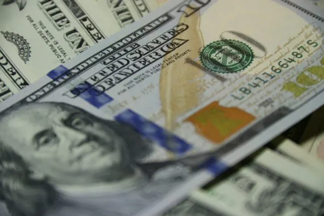 Photo liquidity reserves