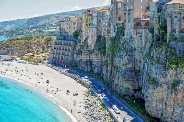 Photo tourism