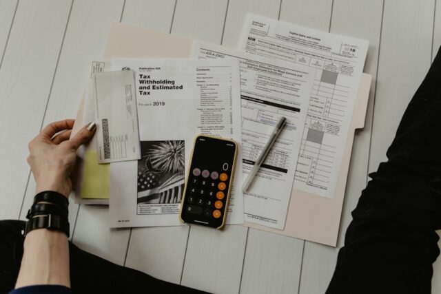 Photo personal finance management crisis