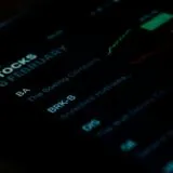 Cum să investești în „Blue Chips”: Acțiuni solide de top pe piață